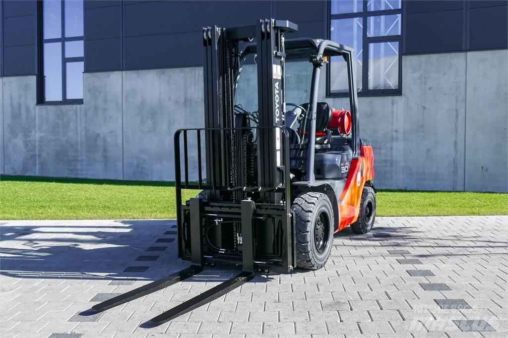 Toyota 02-8FGF30 LPG trucks