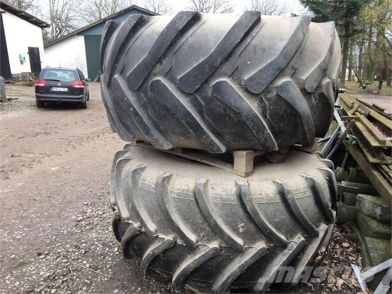  - - - 30.5  x  32 Tyres, wheels and rims