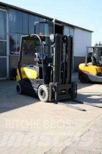 OM XE 30 ac Electric forklift trucks