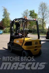 OM XE 30 ac Electric forklift trucks