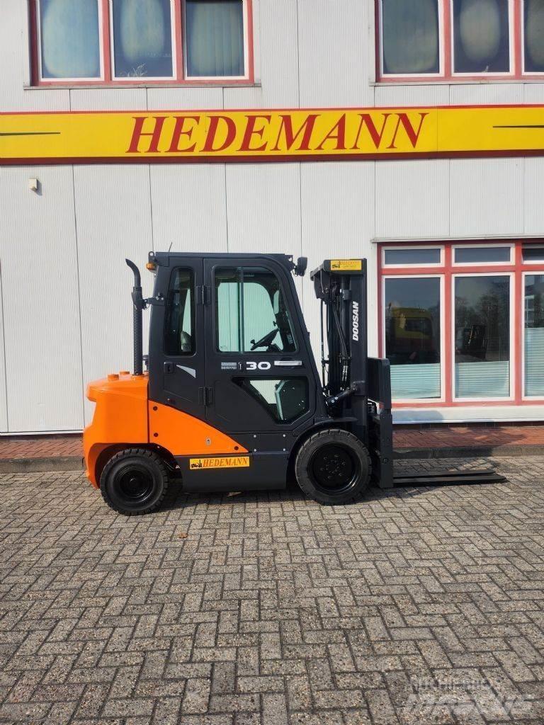 Doosan D30S-7 Diesel trucks
