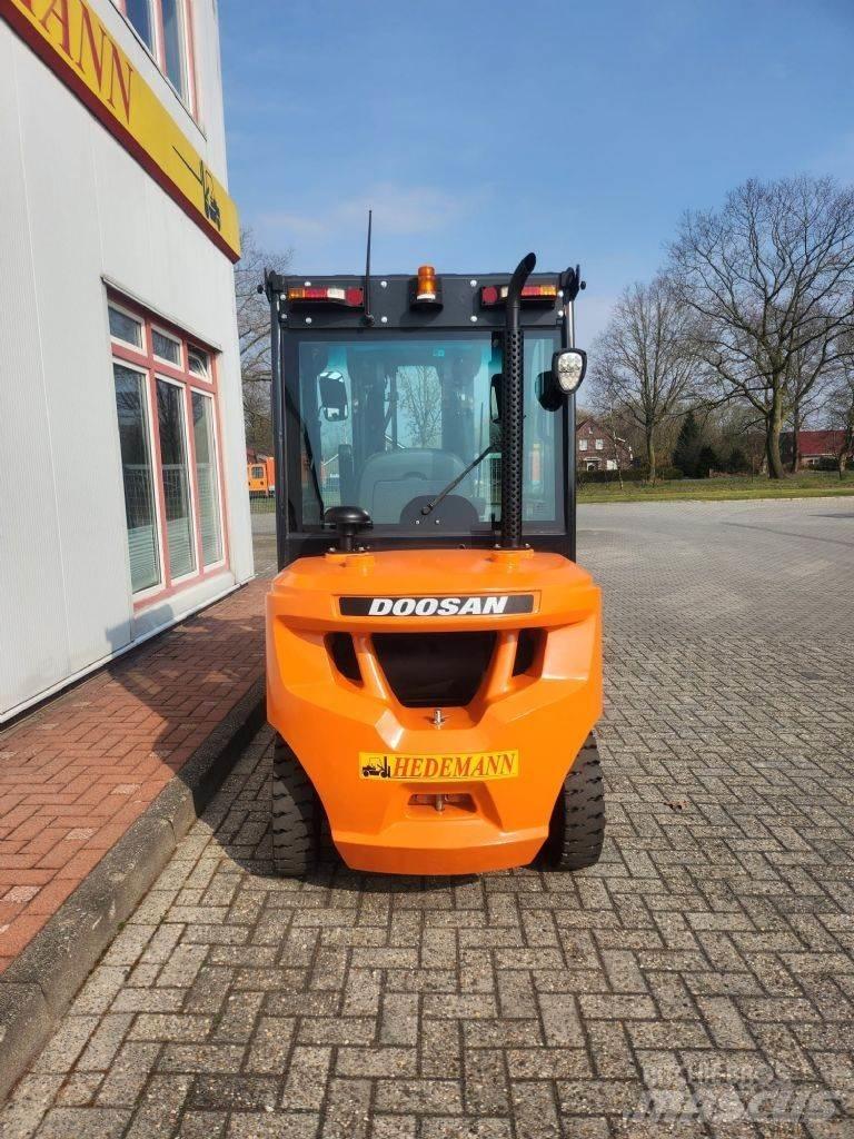 Doosan D30S-7 Diesel trucks