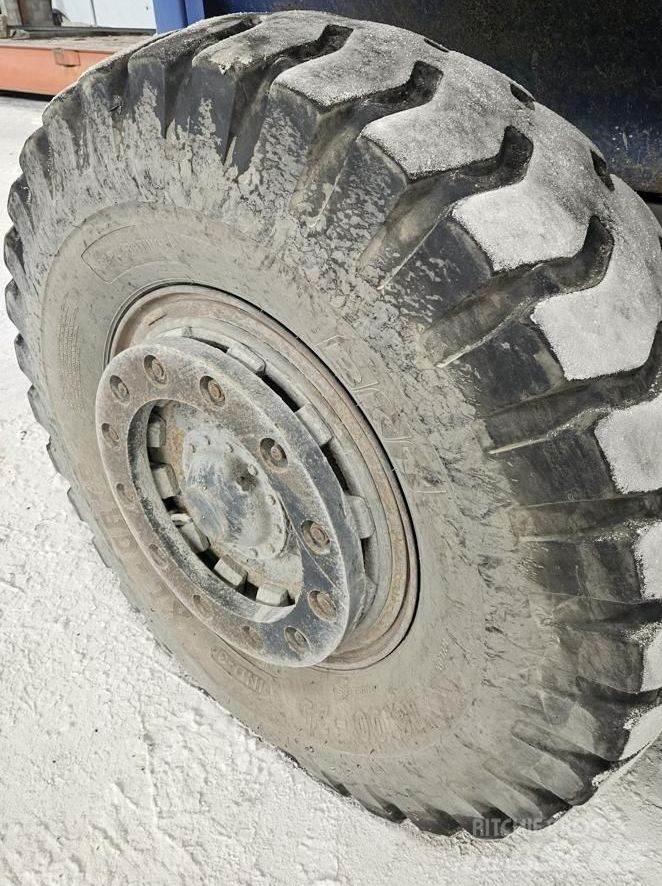 Kalmar DCD28-1200LB Diesel trucks