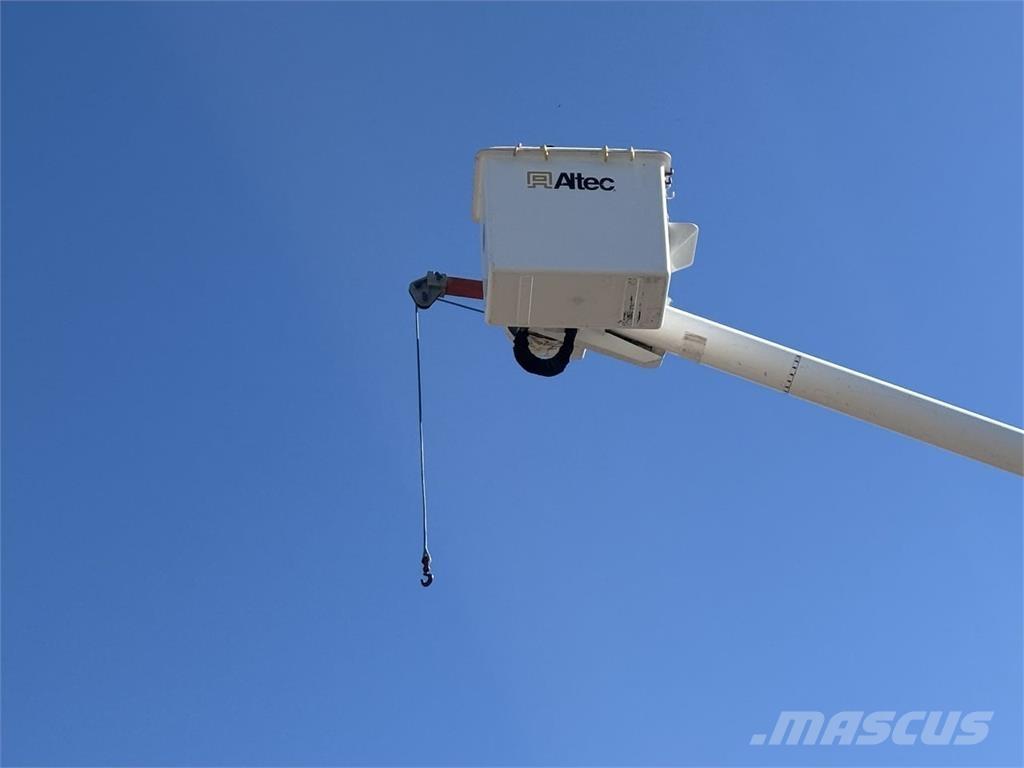 Freightliner M2 Truck mounted platforms