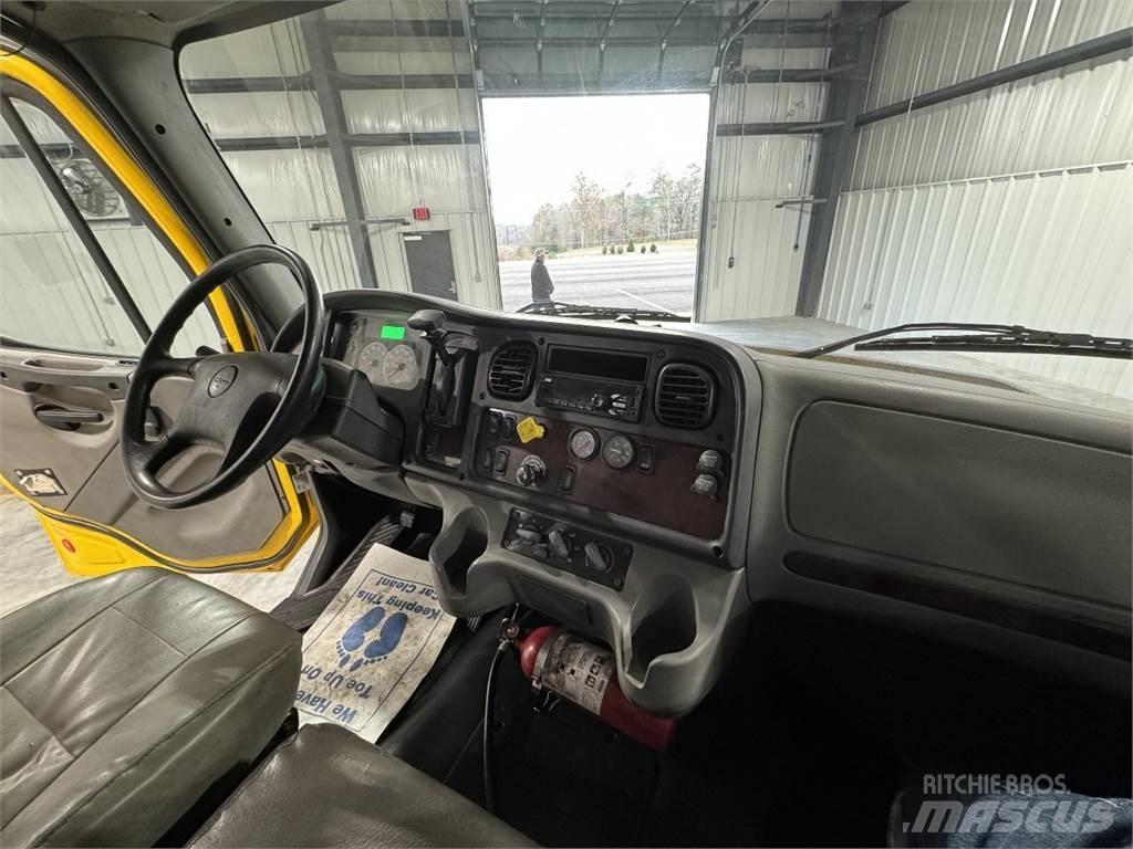 Freightliner M2106 Box trucks