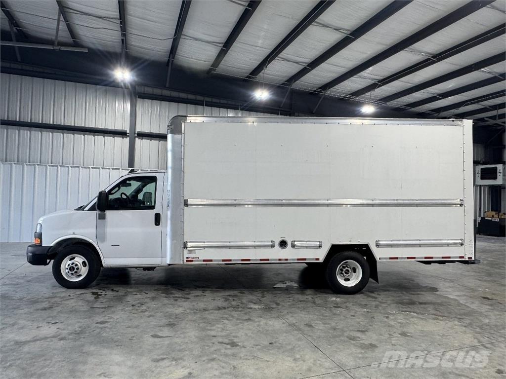 GMC G33903 Box trucks