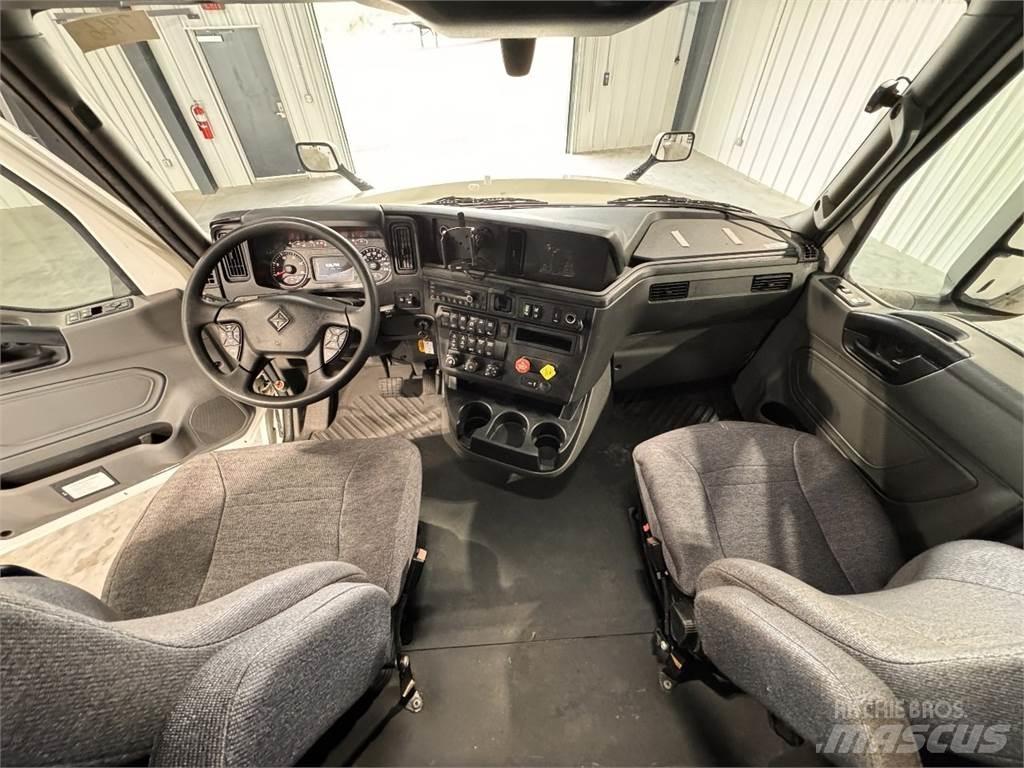 International LT625 Prime Movers