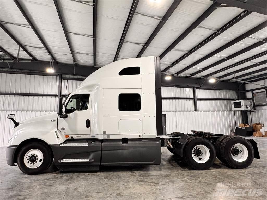 International LT625 Prime Movers