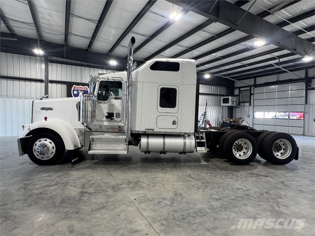 Kenworth W900 Prime Movers