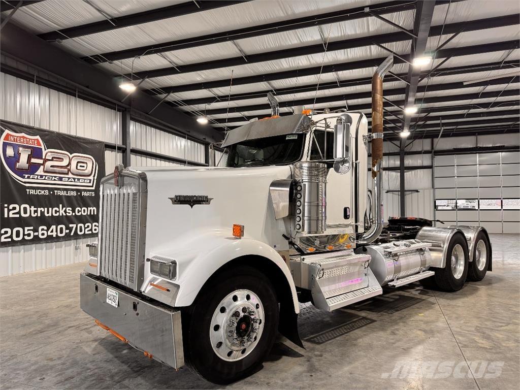 Kenworth W900L Prime Movers