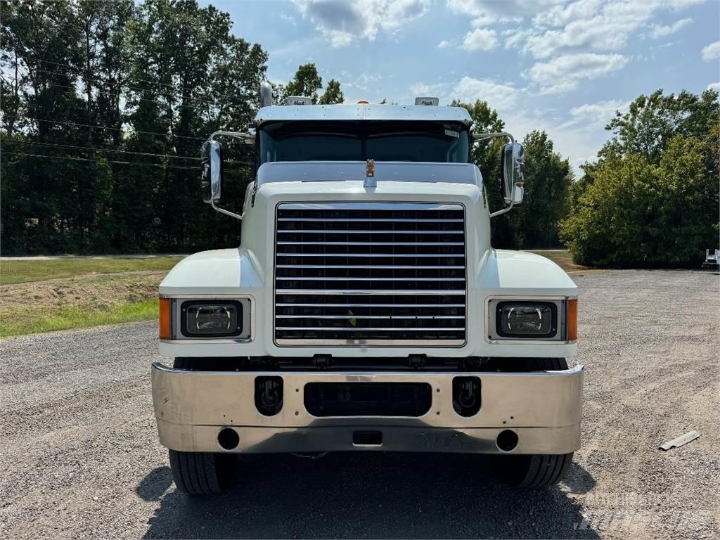Mack CHU613 Prime Movers
