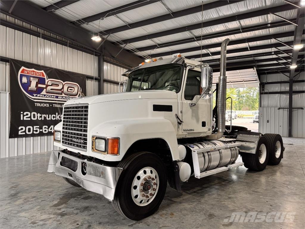Mack CHU613 Prime Movers