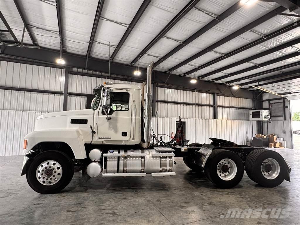 Mack CHU613 Prime Movers