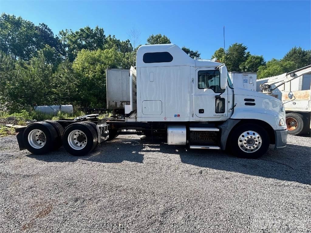 Mack CXU613 Prime Movers