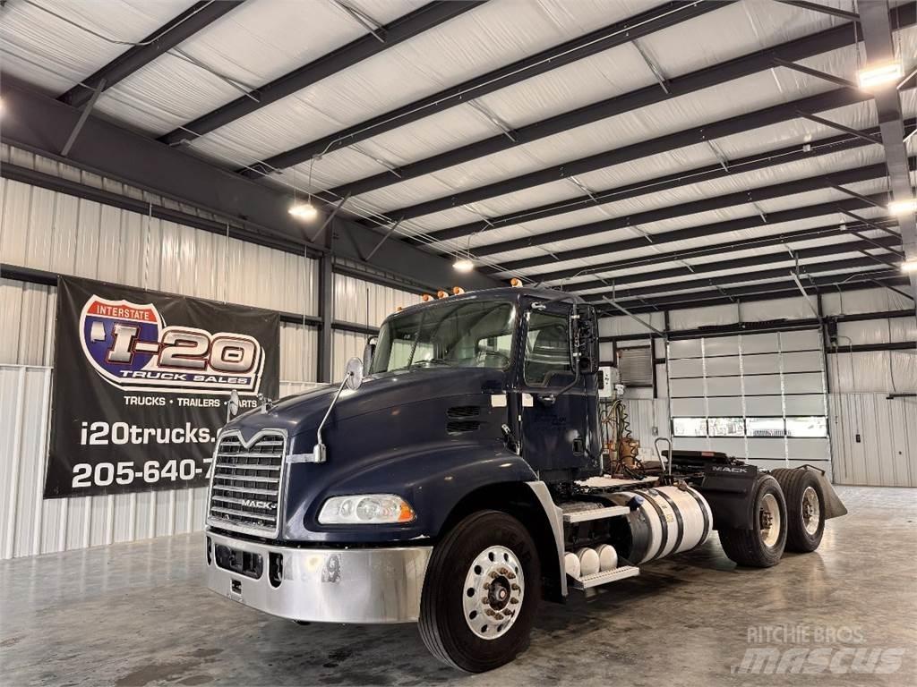 Mack CXU613 Prime Movers