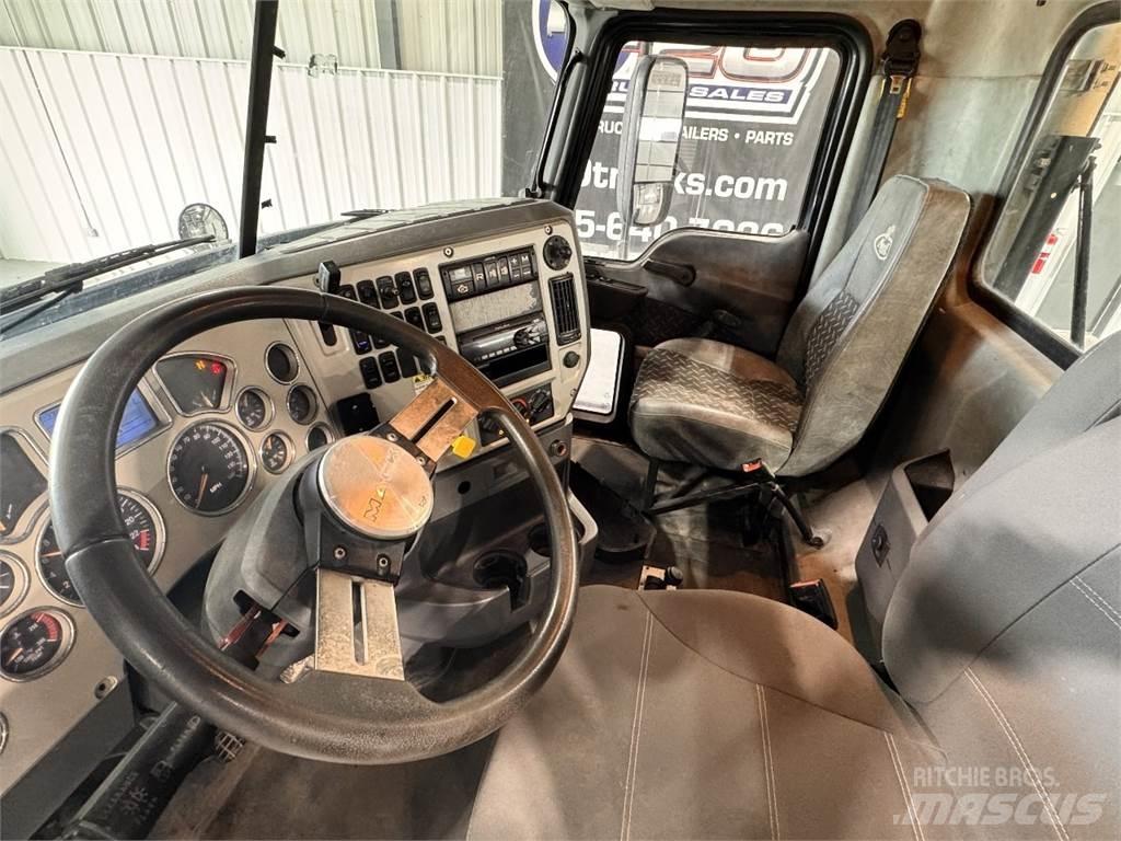 Mack CXU613 Prime Movers