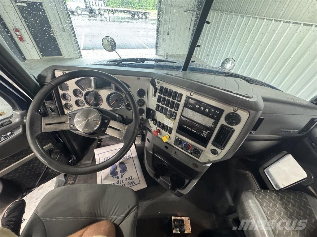 Mack CXU613 Prime Movers