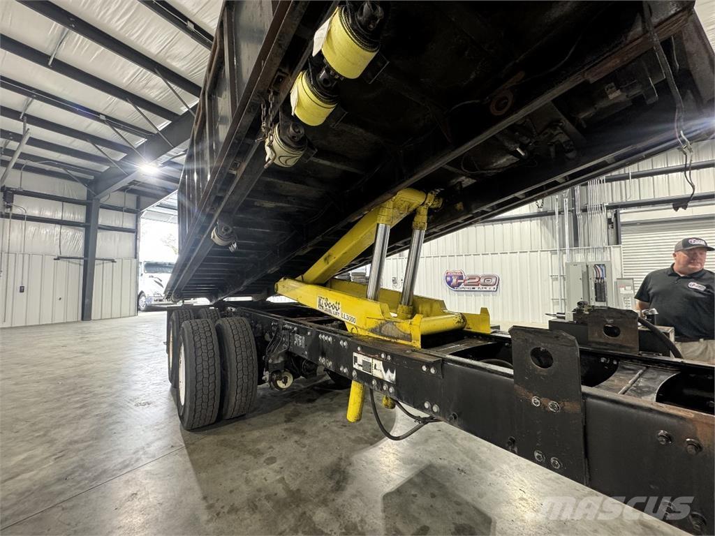 Mack GU813 Platforms