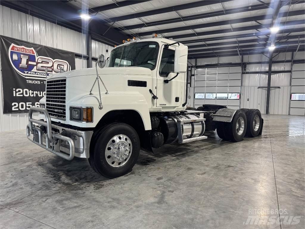 Mack Pinnacle Prime Movers