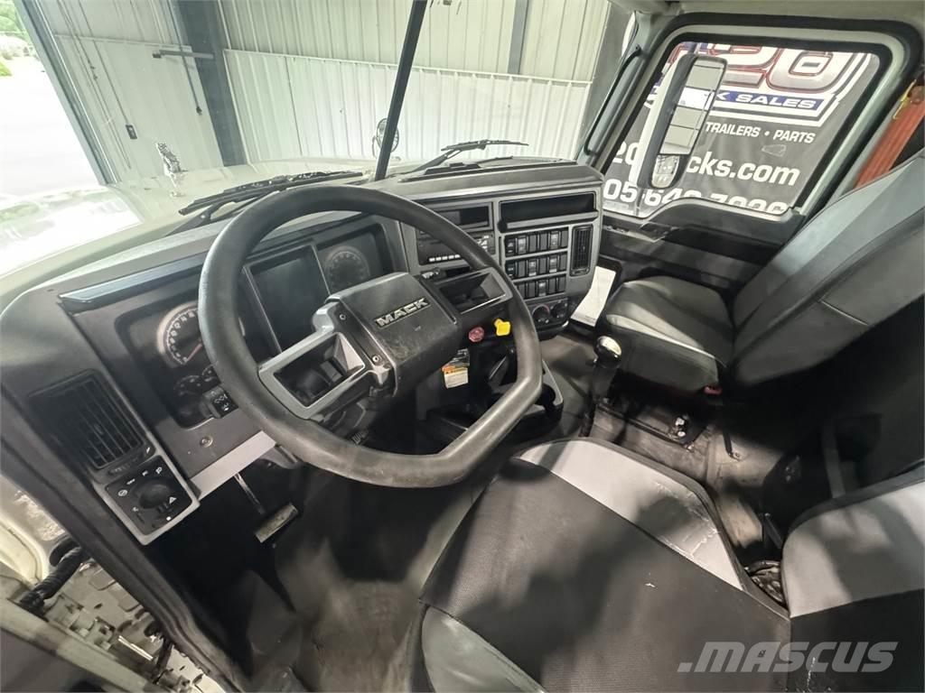 Mack Pinnacle Prime Movers