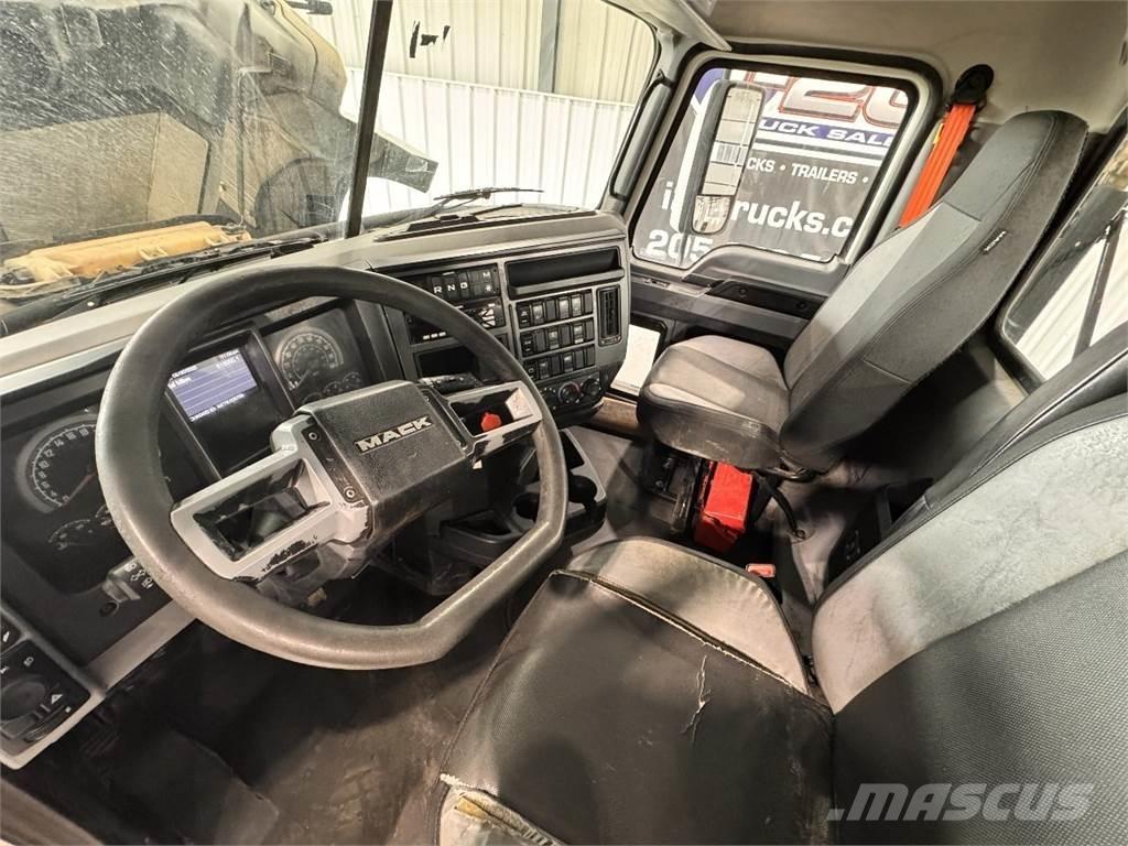 Mack Pinnacle Prime Movers
