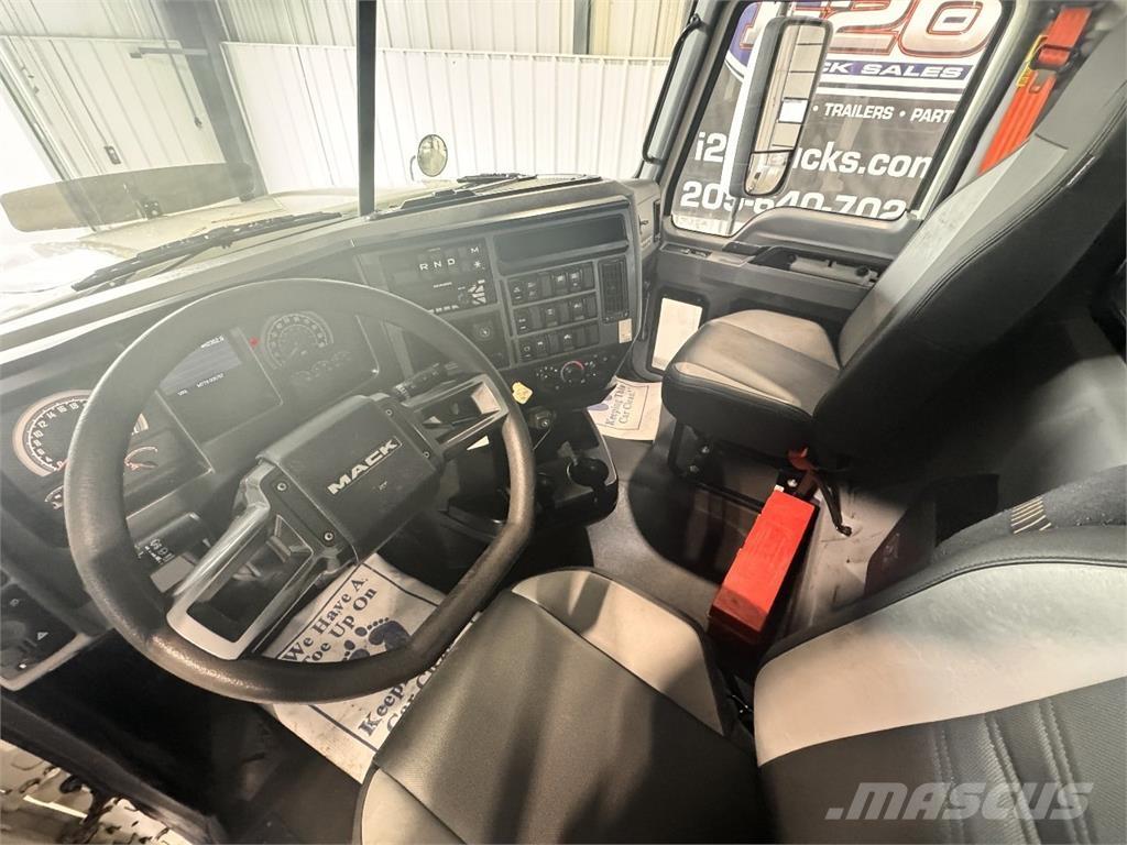 Mack Pinnacle Prime Movers