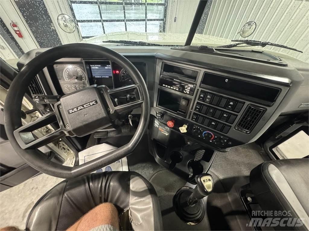 Mack Pinnacle 64T Prime Movers