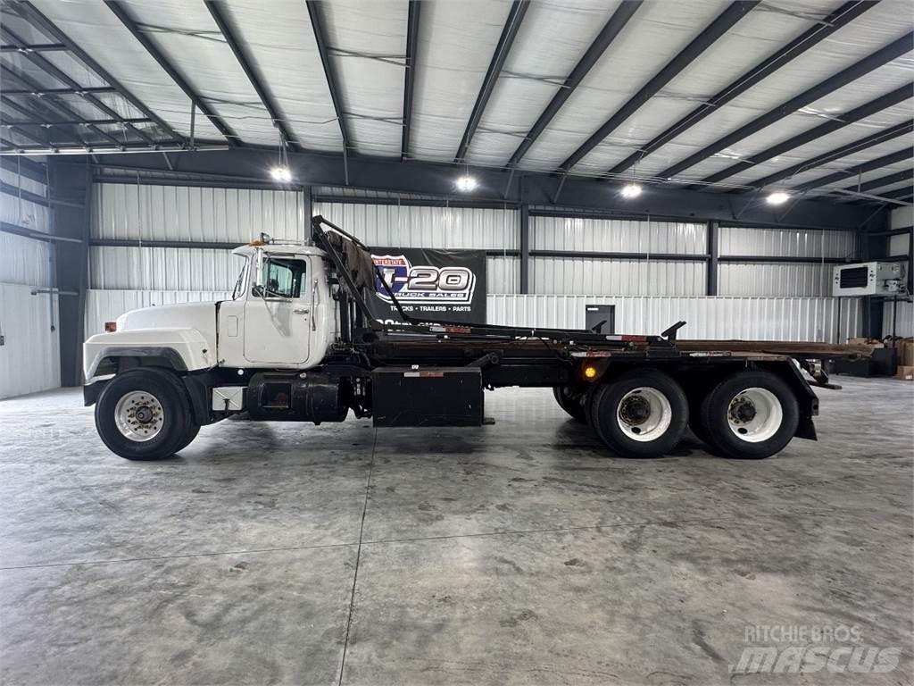 Mack RD690S Container trucks