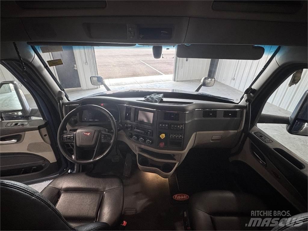 Peterbilt 579 Prime Movers