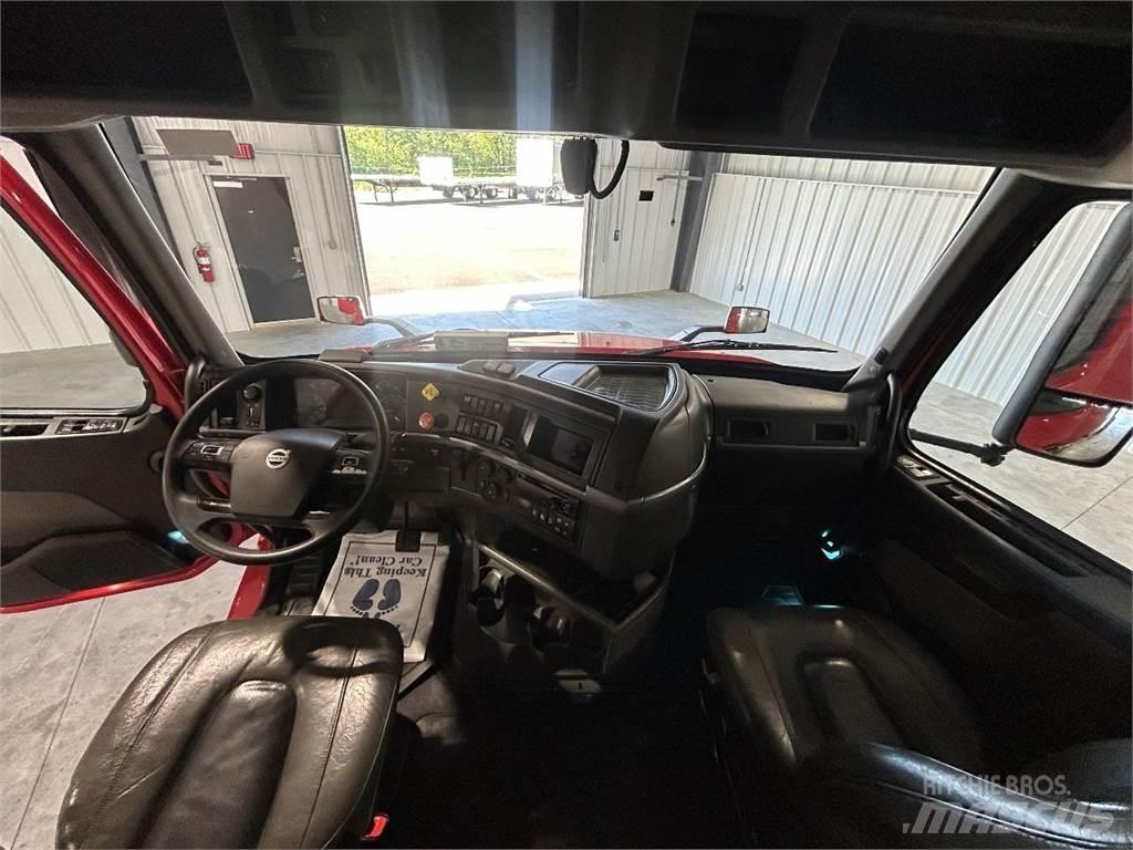 Volvo VNL64T740 Prime Movers