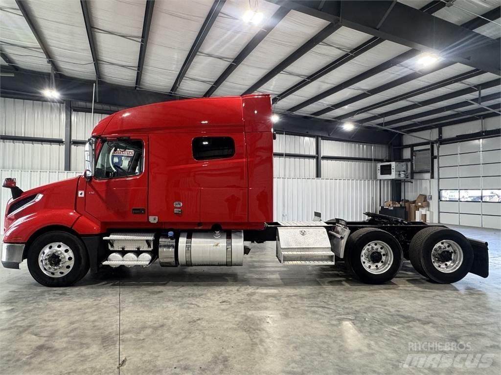 Volvo VNL64T740 Prime Movers