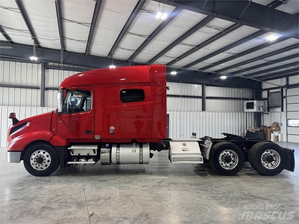 Volvo VNL64T740 Prime Movers