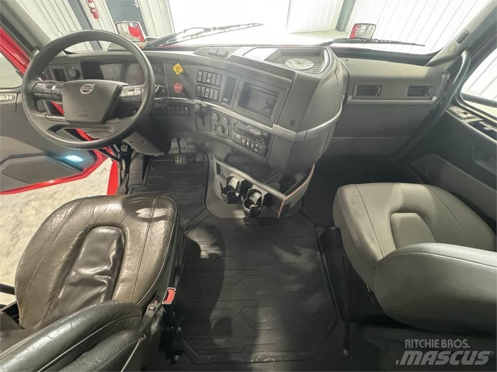 Volvo VNL64T740 Prime Movers