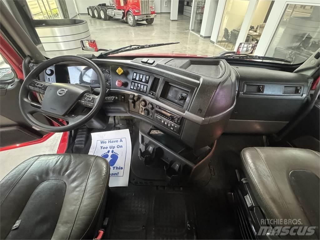 Volvo VNL64T740 Prime Movers