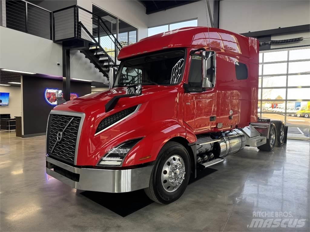 Volvo VNL64T740 Prime Movers