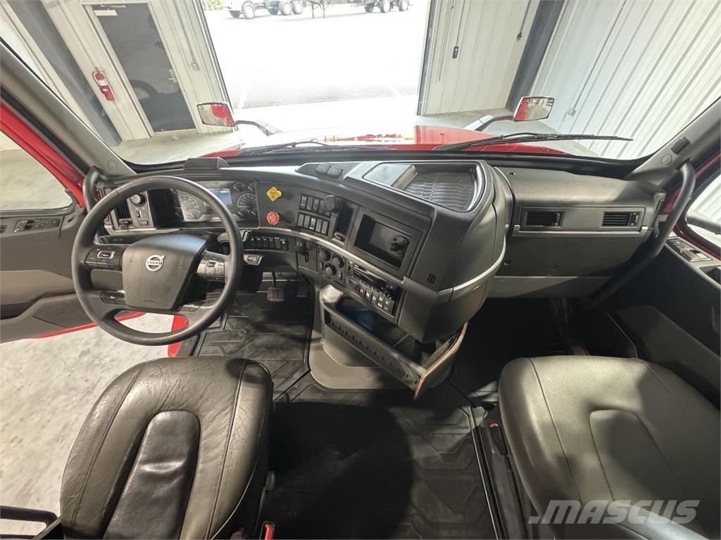 Volvo VNL64T740 Prime Movers