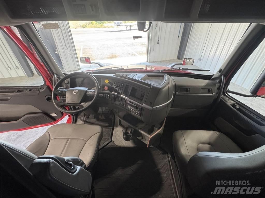 Volvo VNL64T740 Prime Movers