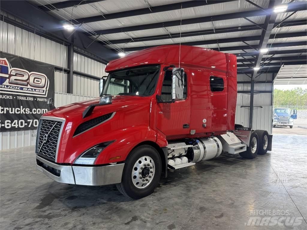 Volvo VNL64T740 Prime Movers