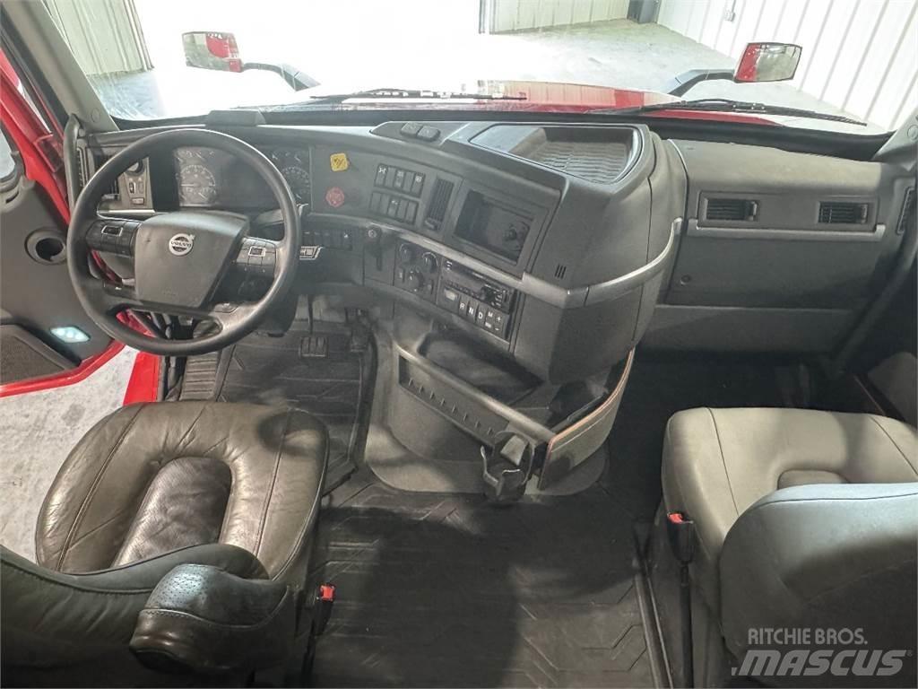 Volvo VNL64T740 Prime Movers