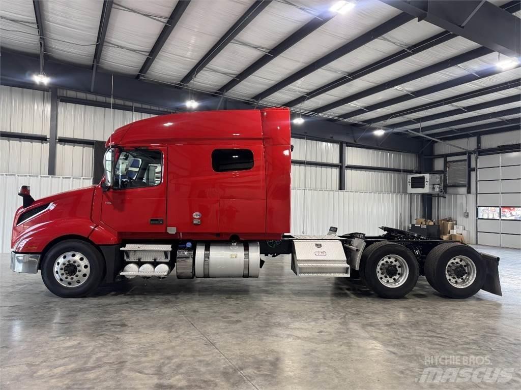 Volvo VNL64T740 Prime Movers