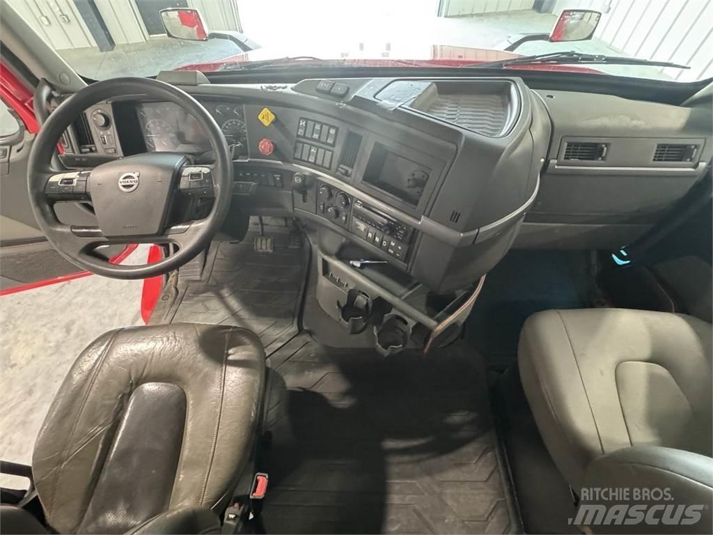 Volvo VNL740 Prime Movers