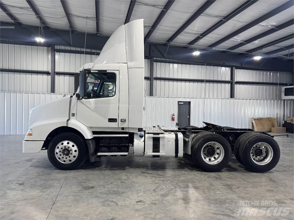 Volvo VNM64T200 Prime Movers