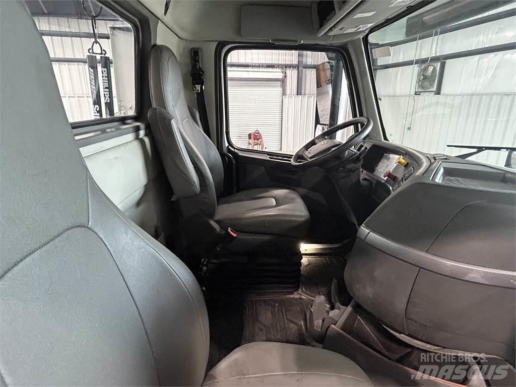 Volvo VNR64T300 Prime Movers