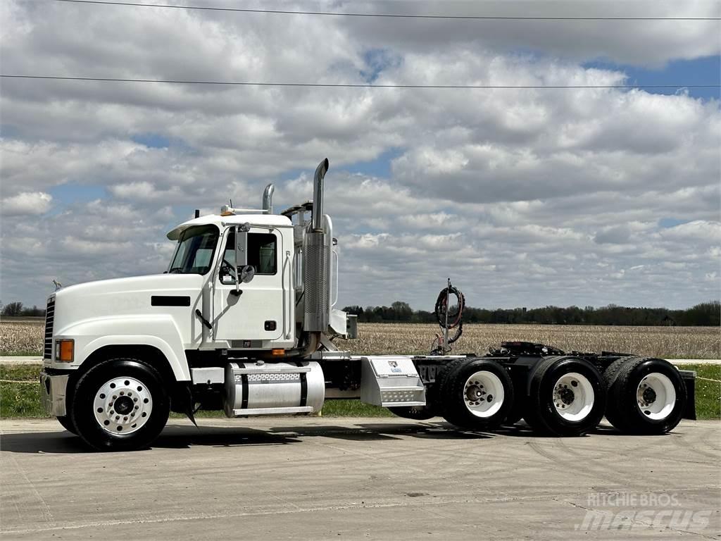 Mack CH613 Prime Movers