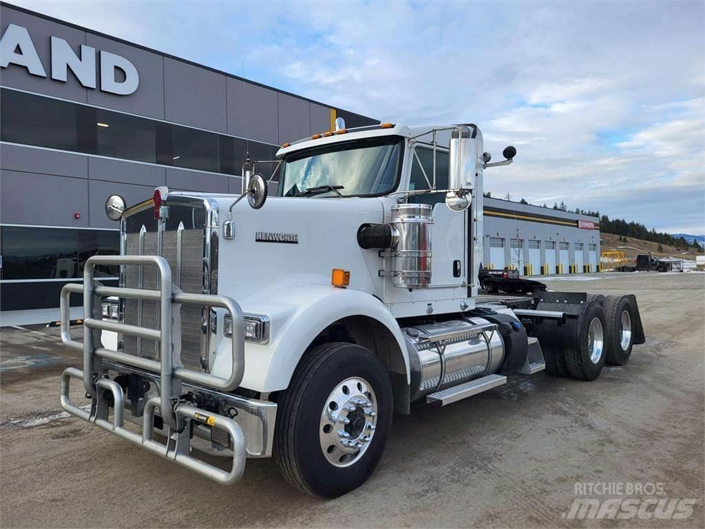 Kenworth W900 Chassis Cab trucks
