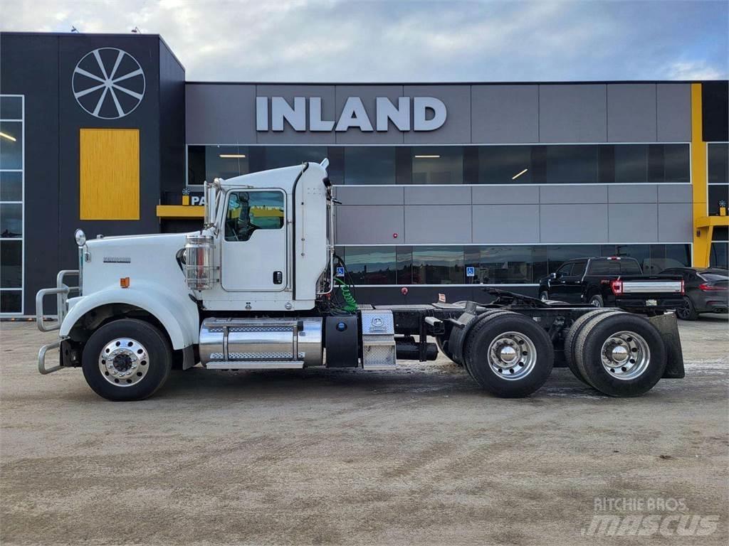 Kenworth W900 Chassis Cab trucks