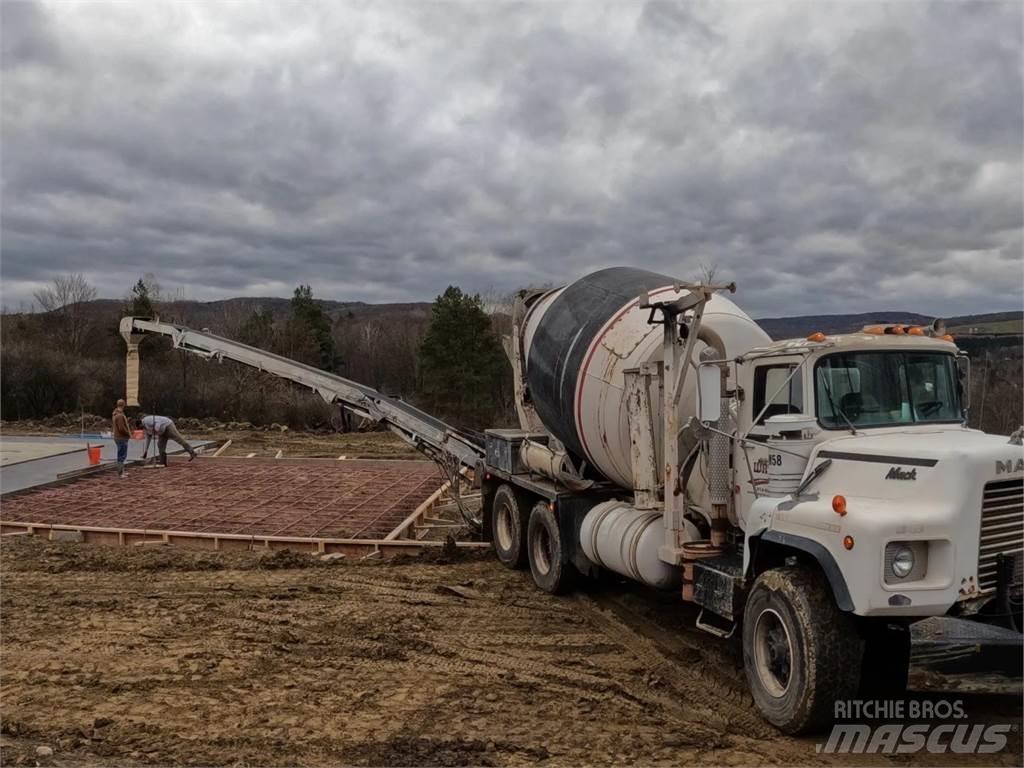 Mack DM690S Other components