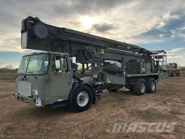 Autocar WXLL Truck mounted platforms