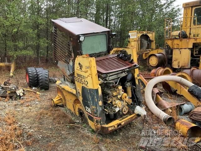 CAT 236 Skid steer loaders