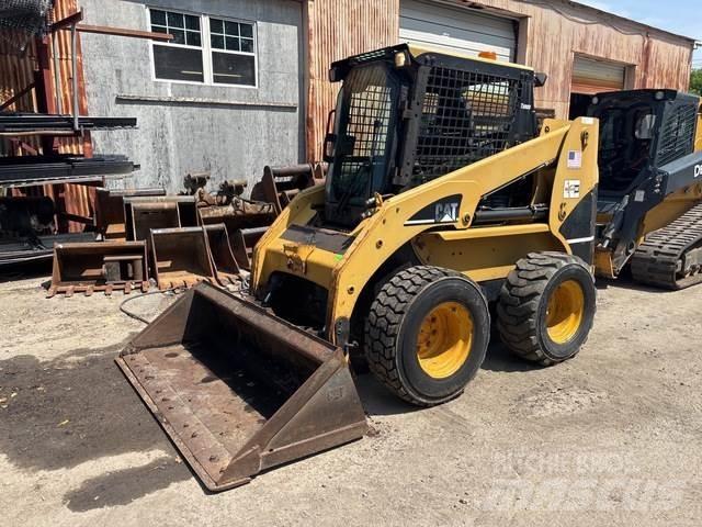 CAT 236B Skid steer loaders